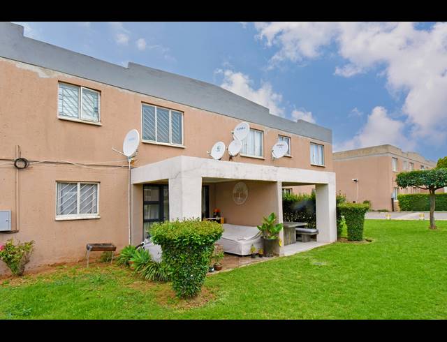 2 BEDROOM APARTMENT FOR SALE IN BRAMLEY VIEW